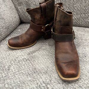 Women’s Justin brown moto ankle boots